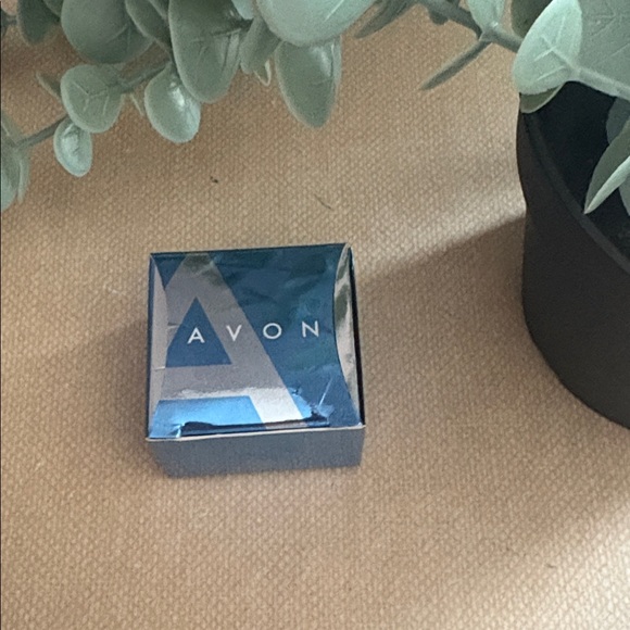 Vintage 2005 Avon Snowflake Crystal Stud Earrings NIB Sparkly Winter Holiday 196 - Picture 9 of 10